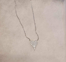 Load image into Gallery viewer, Iishii Cz Medium Heart Necklace
