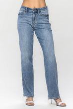 Load image into Gallery viewer, Judy Blue MidRise Cell Phone Dad Jeans
