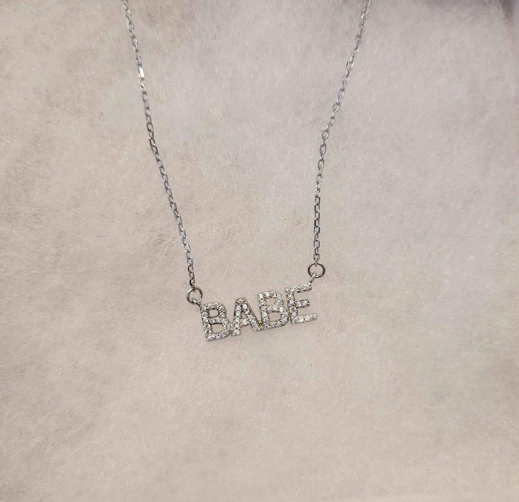 Iishii Babe Necklace