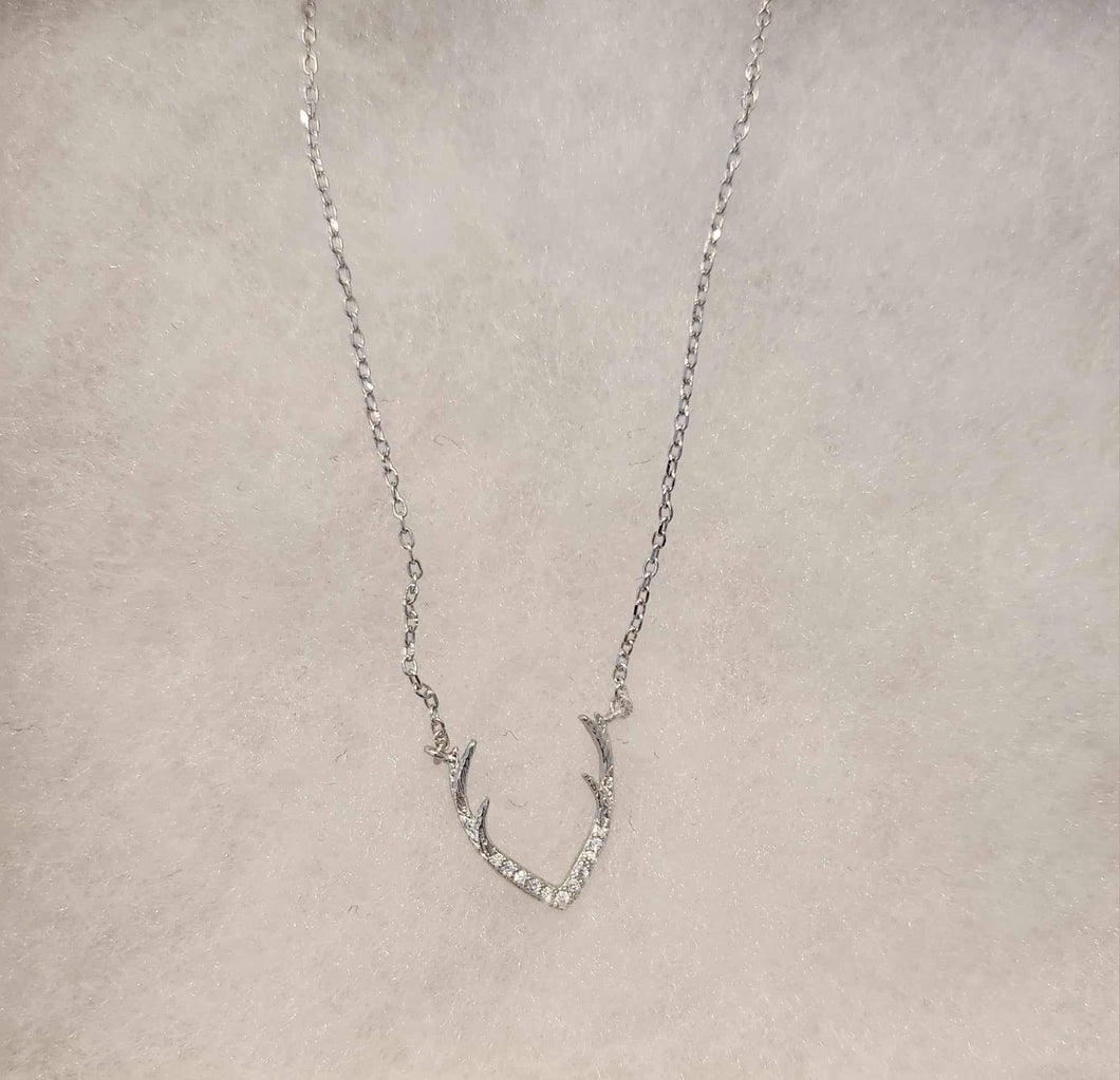 Iishii Antler Necklace
