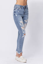 Load image into Gallery viewer, Judy Blue Distressed Light Wash Skinny Jeans

