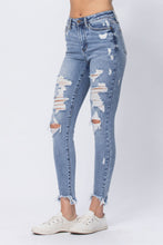Load image into Gallery viewer, Judy Blue Distressed Light Wash Skinny Jeans
